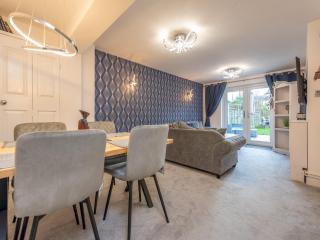 Charming 2BR Victorian Home – Perfect for 4 Guests Pass the Keys - Stafford - 3