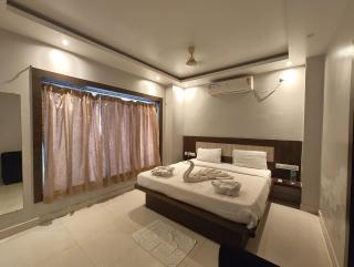 Hotel Home Town Puri Near Golden Beach and Temple - Fully-Air-Conditioned-with-Lift-wifi-Home Style-Food Menu-and Parking Facilities - Book Now - Puri - 8