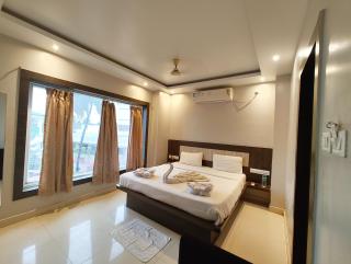 Hotel Home Town Puri Near Golden Beach and Temple - Fully-Air-Conditioned-with-Lift-wifi-Home Style-Food Menu-and Parking Facilities - Book Now - Puri - 0