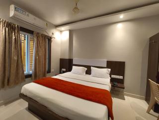 Hotel Home Town Puri Near Golden Beach and Temple - Fully-Air-Conditioned-with-Lift-wifi-Home Style-Food Menu-and Parking Facilities - Book Now - Puri - 4