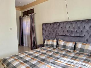Charming 3-Bedroom Home - Kampala - 4