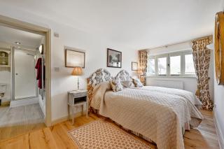 Coach House on private estate - - 9