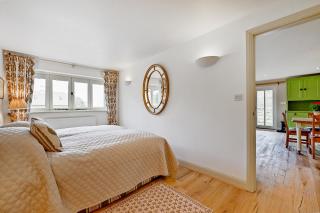 Coach House on private estate - - 1