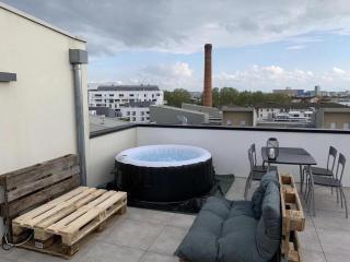 Rooftop avec vue sur les Pyrénées et jacuzzi, au pied du zenith - Toulouse - 0