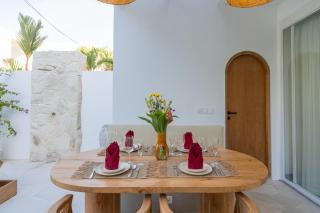 Las Kolas - Romantic chic oasis in central Canggu - Canggu - 7