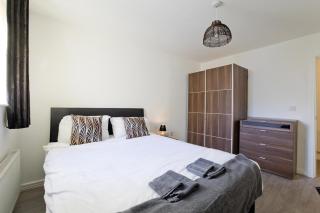 Luxury Flat Apartment - Lakeside View in London - Abbey Wood - 6