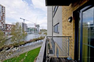 Luxury Flat Apartment - Lakeside View in London - Abbey Wood - 4