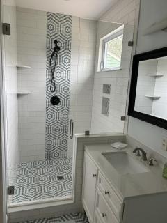 completely private large bedroom luxury shower and private entrance - Abbeyville - 5