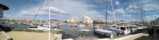 Appartement Spacieux 2 chambres, 4 personnes, Terrasse Vue Port , WIFI gratuit et Parking privé gratuit, lave linge, congélateur, situé près de la plage, commerces, marché et restaurants - 0