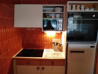 Appartement Spacieux 2 chambres, 4 personnes, Terrasse Vue Port , WIFI gratuit et Parking privé gratuit, lave linge, congélateur, situé près de la plage, commerces, marché et restaurants - 2