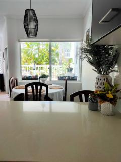 Cairns Poolside Apartment - 4