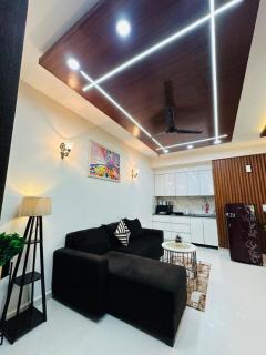 The Prestige Escape by Royal Rooms - Noida - 9