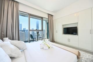 Burj Khalifa View, Luxury Two-Bedroom Residence, PlayStation 5, Swimming Pool and Fitness Center - 2