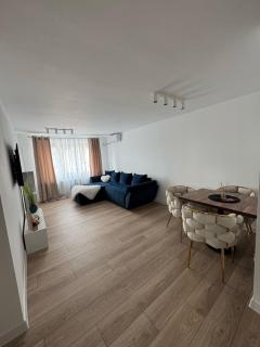 Central Chic Apartment - 9