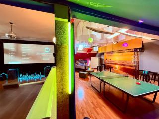 bookeinfach Bad Ems - Private - Sauna Jacuzzi Whirlpool Swimmingpool AlahnA SUP Beachvolleyball Billiards Ping Pong Cinema Theater Music Disco Ball BBQ und Parkplätze - Bad Ems - 0