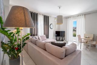 Luxury Apt Near The Airport - 9