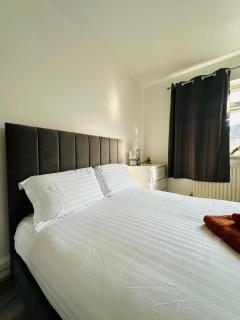 Modern Room in a 4 Bedroom flat in London, Shared bathroom! - London - 7