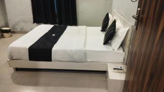 Hotel S R - Lucknow - 3