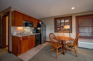 A125 Studio Lake View - Oakland - 6