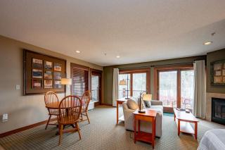 A125 Studio Lake View - Oakland - 5