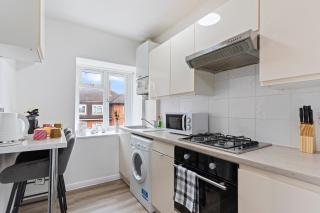 Wembley Stadium 2 Bed Apartment Tube Station - 6