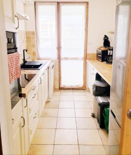 Suite from 1 to 6 - Bathtubs in rooms - Air conditioned résidential appartement - Self-arrival - Wifi - Netflix Disney - Kitchen - Laundry - Parking - Avignon - 5