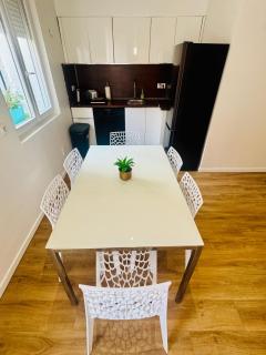 jolie maison individuelle 50 m2 ,design et climatisée, tout confort, wifi, terasse privée , 5 min plage et autoroute, stationnement gratuit - Marsiglia - 2