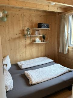 Geräumiges Tiny Haus für 1 bis 8 Personen mit Infrarotkabine - - 4