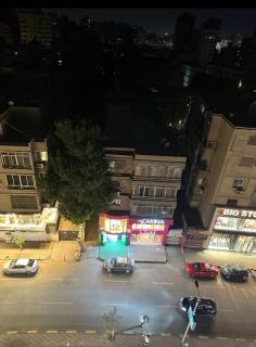 شقه فندقيه للإيجار اليومي والشهري للأسر والشباب الملتزم في شارع شهاب الرئيسي - Il Cairo - 5