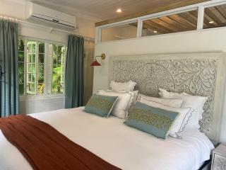Exclusive 4 beds in Sandy Lane - Saint James - 2