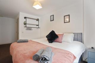 Stylish Leeds City Centre 2BR - Free Parking - 2 Mins to First Direct Arena - Central Station - 4