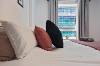 Stylish Leeds City Centre 2BR - Free Parking - 2 Mins to First Direct Arena - Central Station - 3