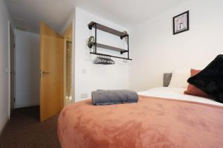 Stylish Leeds City Centre 2BR - Free Parking - 2 Mins to First Direct Arena - Central Station - 2
