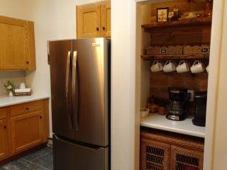 Mqple Haven -- Wifi, Fireplace, Deck, Fire Pit, Family Friendly, Game Room, Pool Access - Berkeley Springs - 8