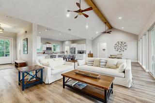 Lake Loop Retreat - Austin - 9