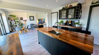 Stylish, Modern Cardiff Home, Perfect for Groups and Families - 7