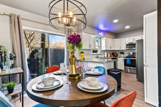 Luxe 2-Bedroom Retreat Workspace Netflix - 4
