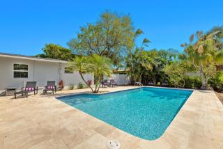 Spacious Pool home mins to Beach,Airport,Pets OK - Fort Lauderdale - 0