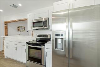 Spacious Pool home mins to Beach,Airport,Pets OK - Fort Lauderdale - 9