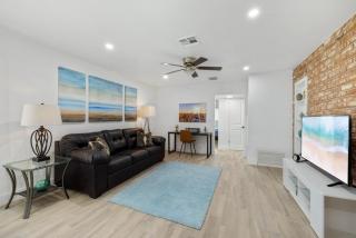 Spacious Pool home mins to Beach,Airport,Pets OK - Fort Lauderdale - 5