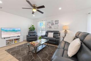 Spacious Pool home mins to Beach,Airport,Pets OK - Fort Lauderdale - 3