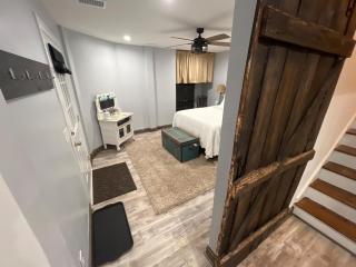 Luxurious Lower Level - Monroe - 4