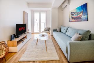 New Free Parking Balcony Apartment Near Lake and Old Town - 0