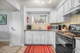 Modern 3 Bedroom Suite Near Downtown & Stampede Grounds - 4