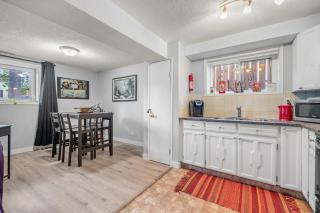 Modern 3 Bedroom Suite Near Downtown & Stampede Grounds - Calgary - 3