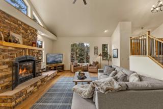 Fam-Friendly Cabin Retreat Hot Tub Game Room - Flagstaff - 0