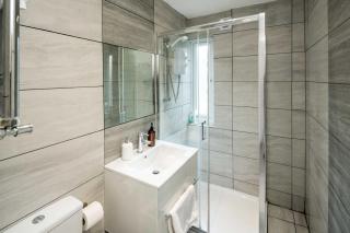 Balcony Studio for 4 by Hampstead & Kilburn station - 4