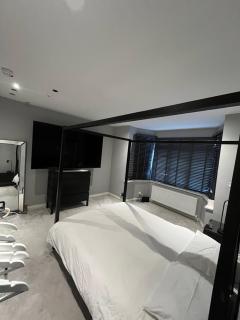 affordable rooms in modern home - 0