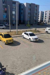 Apartamento de 3 Habitaciones 2 TV con parqueadero cerca al estadio - 1