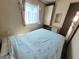 St Osyth- Sleeps8-freeparking-wifi-holidaypark - 5